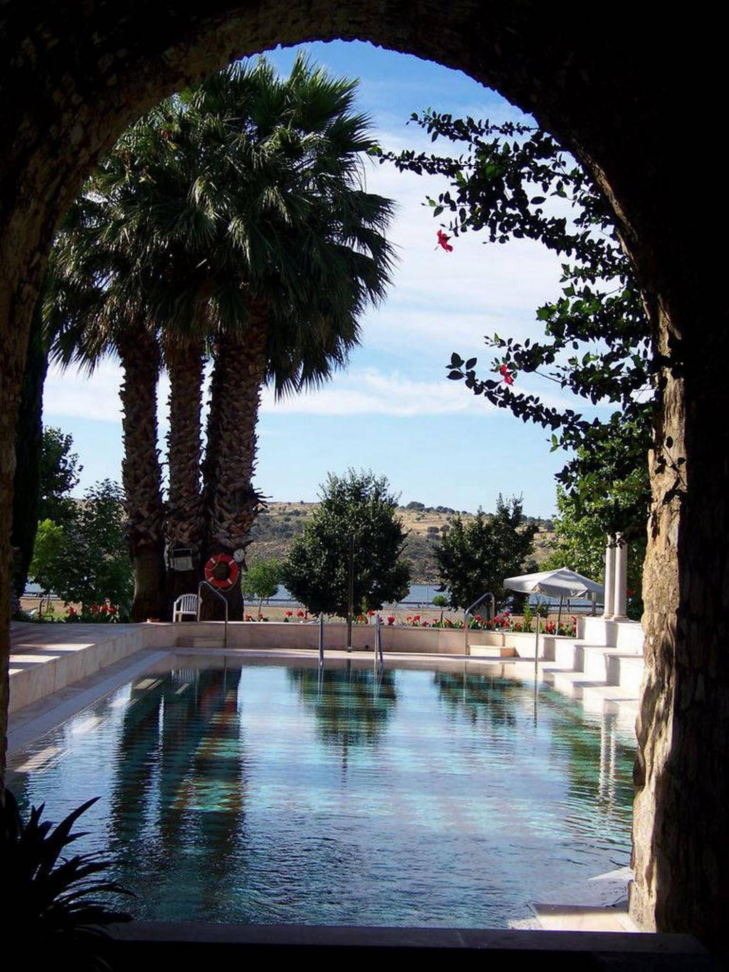Hotel Varinia Serena - Balneario De Alange Buitenkant foto