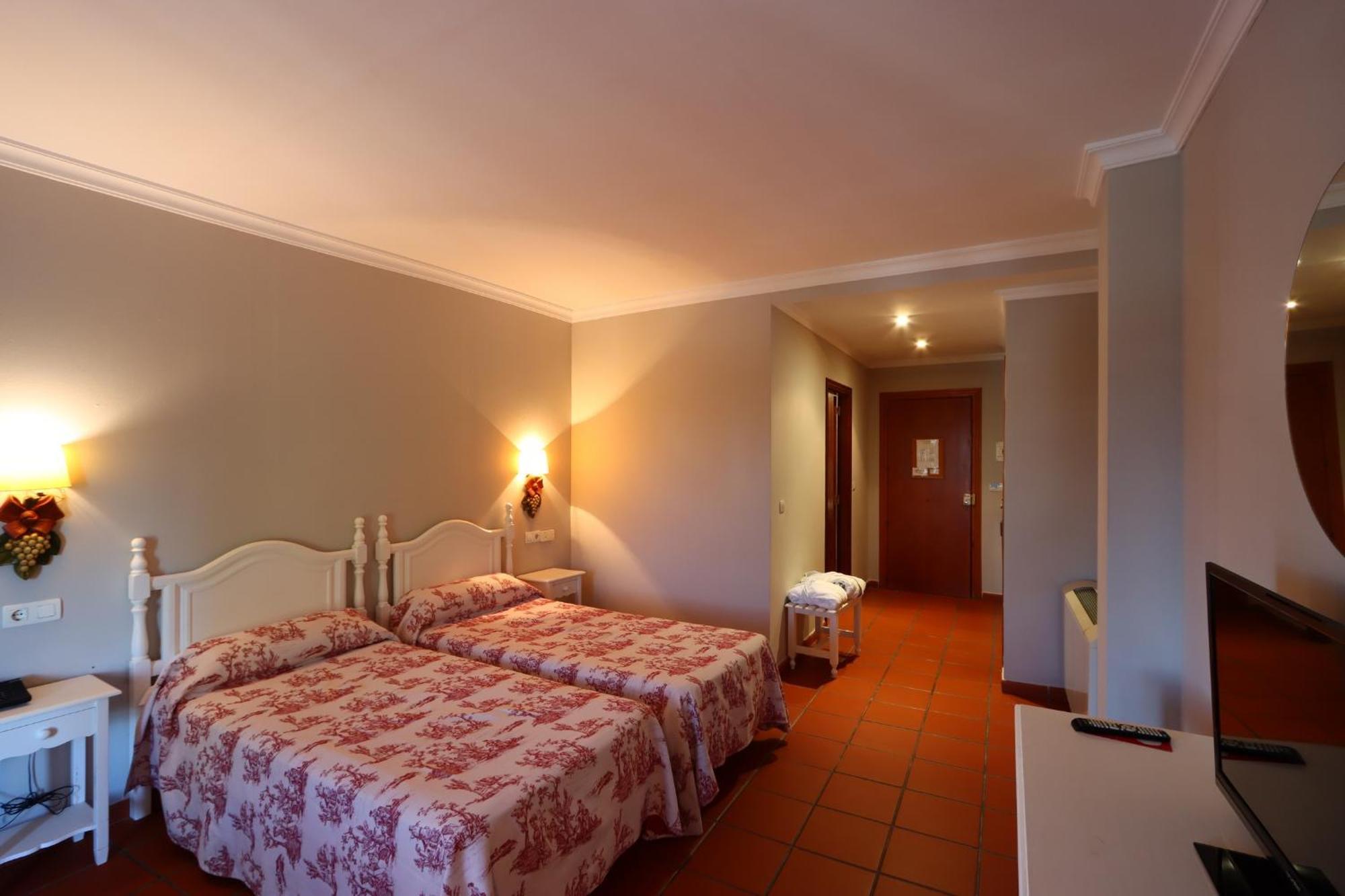Hotel Varinia Serena - Balneario De Alange Buitenkant foto
