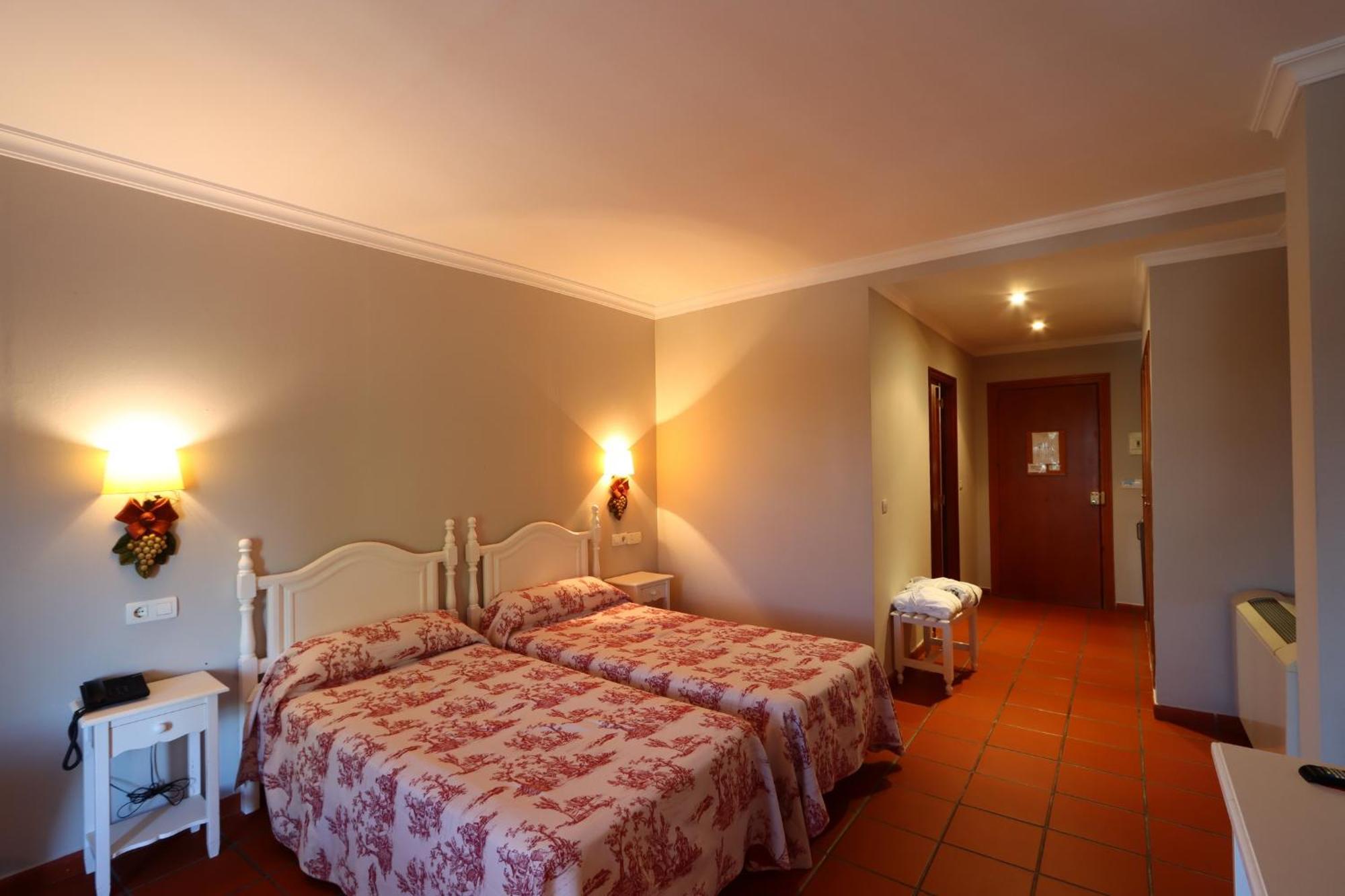 Hotel Varinia Serena - Balneario De Alange Buitenkant foto