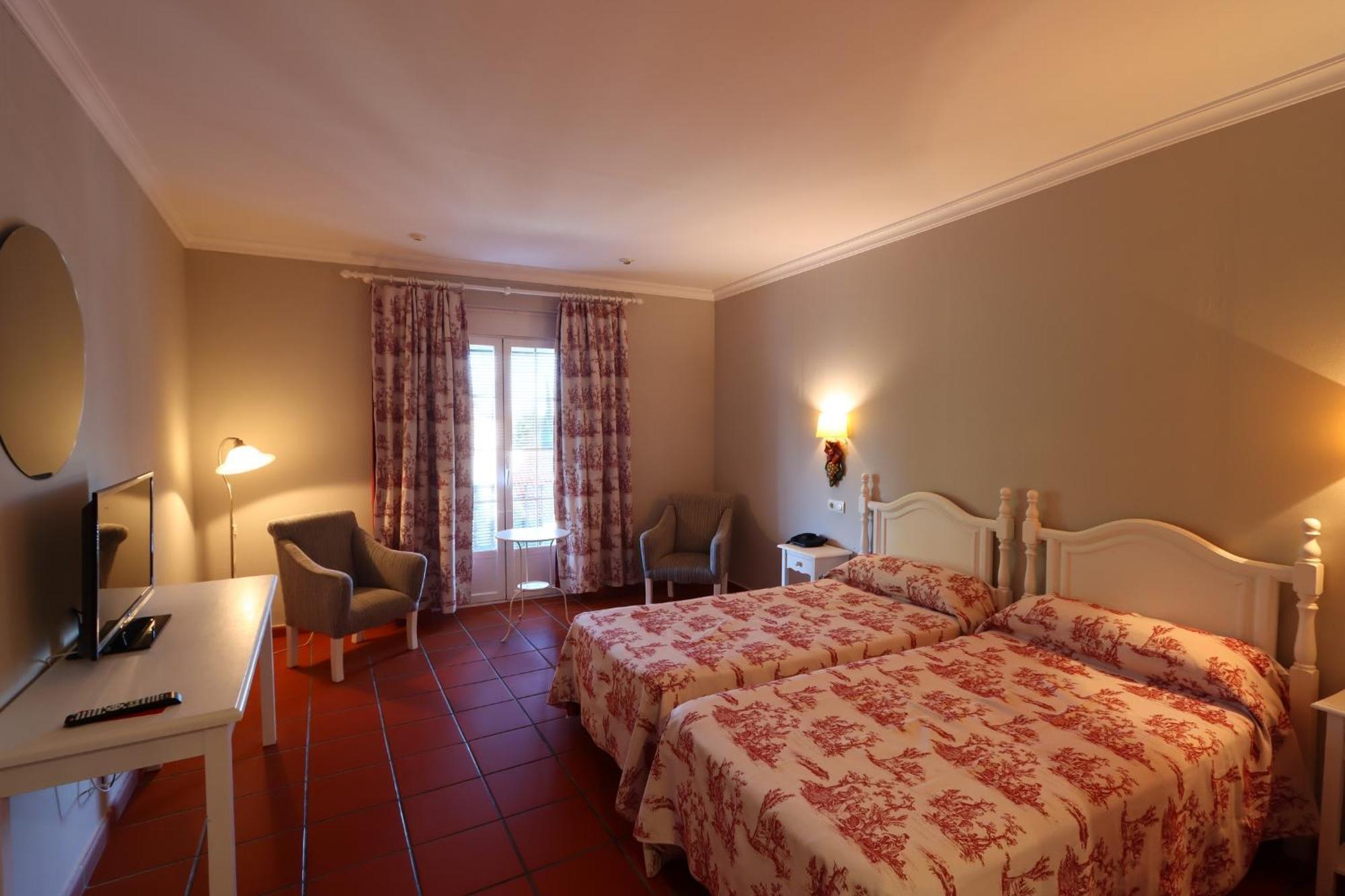 Hotel Varinia Serena - Balneario De Alange Buitenkant foto