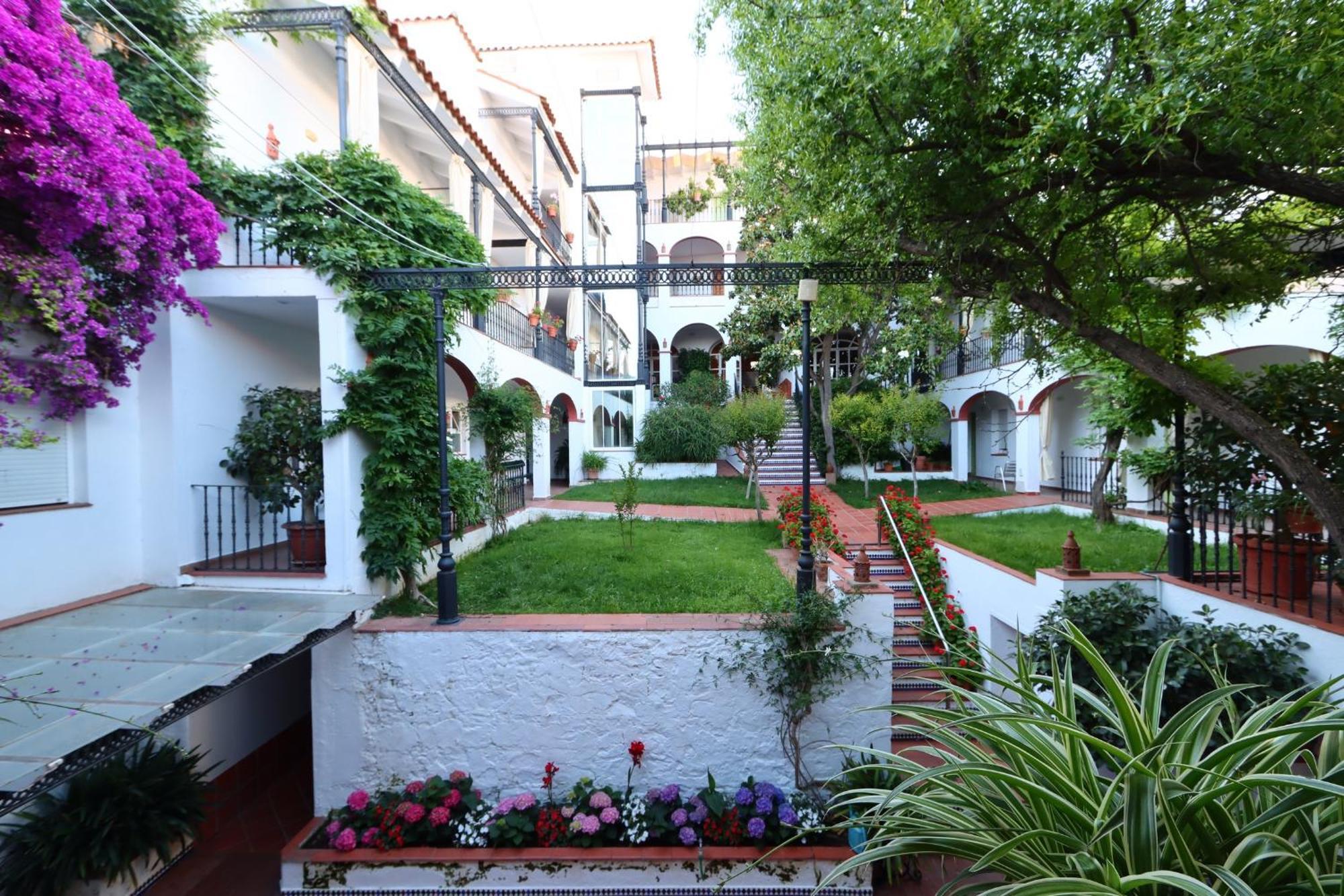 Hotel Varinia Serena - Balneario De Alange Buitenkant foto