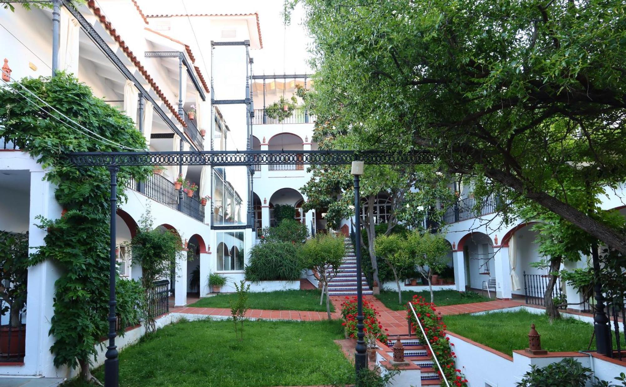 Hotel Varinia Serena - Balneario De Alange Buitenkant foto