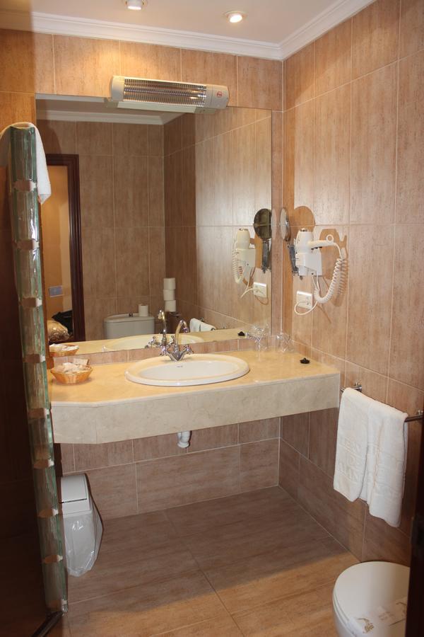 Hotel Varinia Serena - Balneario De Alange Buitenkant foto