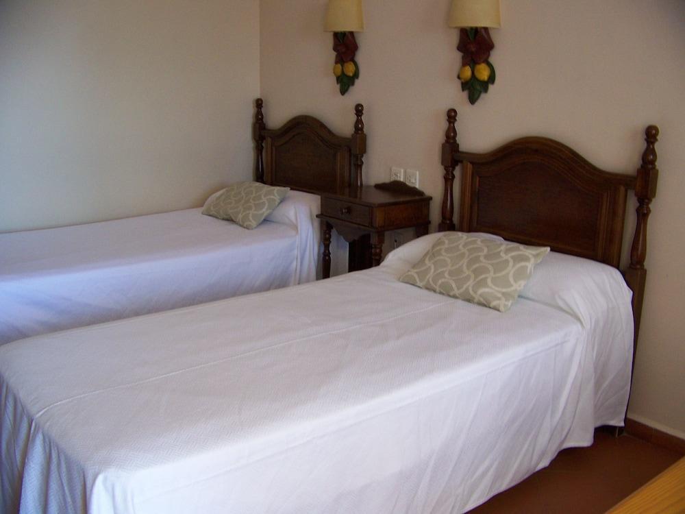 Hotel Varinia Serena - Balneario De Alange Buitenkant foto